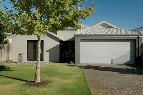 THE SANCTUARY LUXURY HOLIDAY HOME - Accommodation Bookings 0