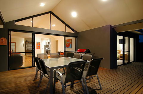 THE SANCTUARY LUXURY HOLIDAY HOME - Accommodation Bookings 25