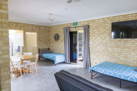 Lancelin Lodge - Accommodation Bookings 2