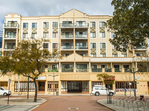 James On The Park - Executive Escapes - Accommodation Bookings 4