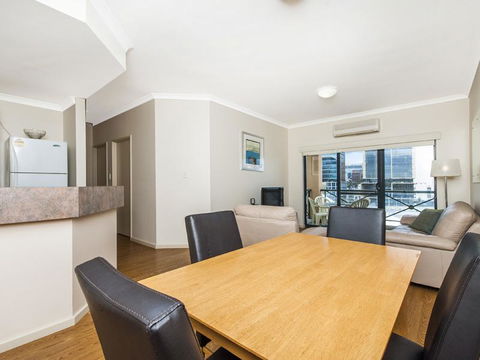 James On The Park - Executive Escapes - Accommodation Bookings 1