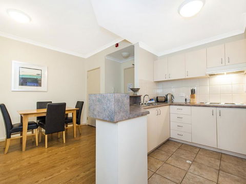 James On The Park - Executive Escapes - Accommodation Bookings 16