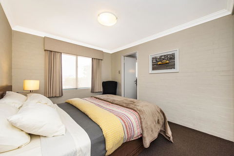 Subiaco Village 18 - Accommodation Bookings 11