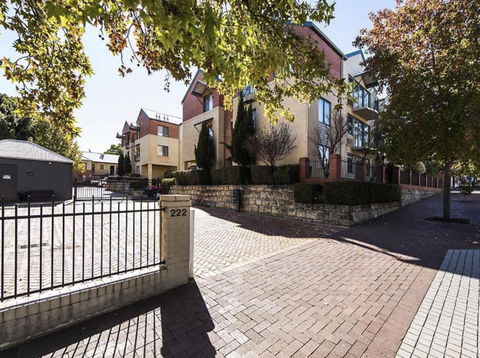 Subiaco Village 18 - Accommodation Bookings 20