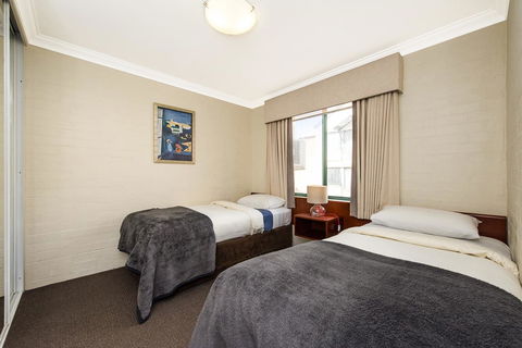 Subiaco Village 18 - Accommodation Bookings 17