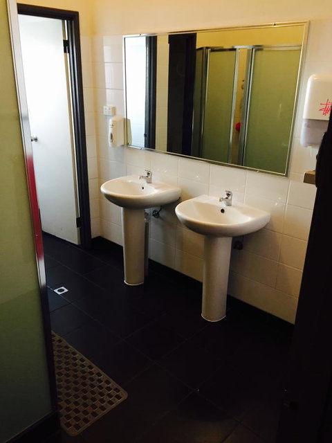 Shiralee Hostel -note - Valid Passport Required To Check In - Accommodation Bookings 19