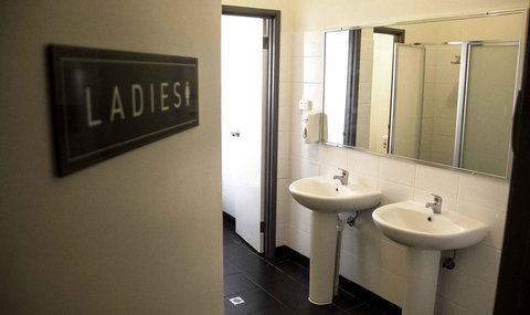 Shiralee Hostel -note - Valid Passport Required To Check In - Accommodation Bookings 14