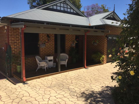 Ascot Home - Accommodation Bookings 3