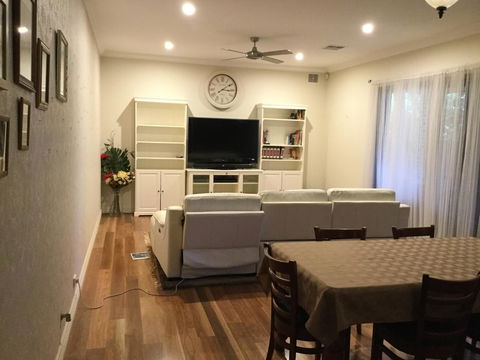 Ascot Home - Accommodation Bookings 2