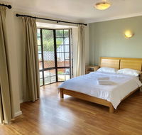 Charming quiet Lodge-2 minutes walk to Shopping Complex