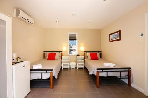 Waikiki Beach Bed And Breakfast - Accommodation Bookings 6