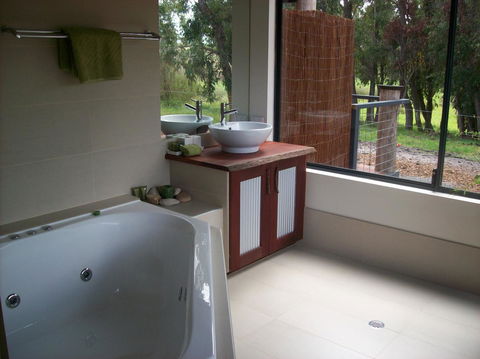 SilverSprings Spa Retreat Pet Friendly Cottages And Glampings - Accommodation Bookings 5