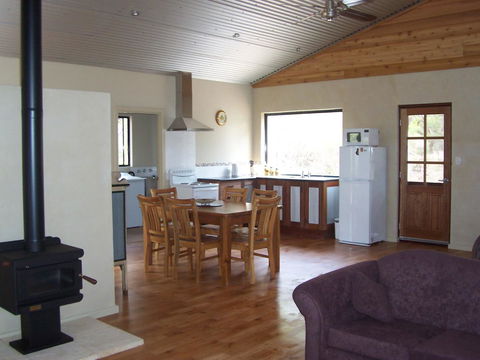 SilverSprings Spa Retreat Pet Friendly Cottages And Glampings - Accommodation Bookings 11