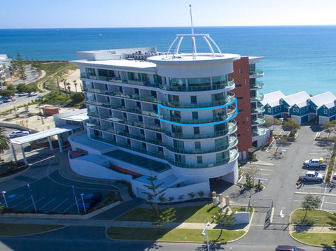 A 406 FANTASTIC OCEAN BEACH And MARINA VIEW APT - MANDURAH - Accommodation Bookings 24