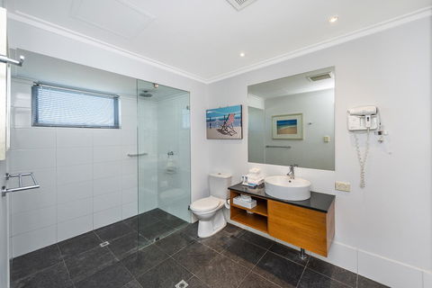 A 406 FANTASTIC OCEAN BEACH And MARINA VIEW APT - MANDURAH - Accommodation Bookings 16
