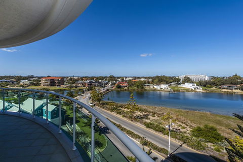A 406 FANTASTIC OCEAN BEACH And MARINA VIEW APT - MANDURAH - Accommodation Bookings 11