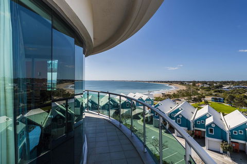 A 406 FANTASTIC OCEAN BEACH And MARINA VIEW APT - MANDURAH - Accommodation Bookings 9