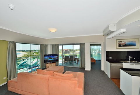 A 406 FANTASTIC OCEAN BEACH And MARINA VIEW APT - MANDURAH - Accommodation Bookings 10