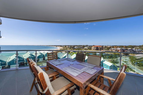 A 406 FANTASTIC OCEAN BEACH And MARINA VIEW APT - MANDURAH - Accommodation Bookings 4