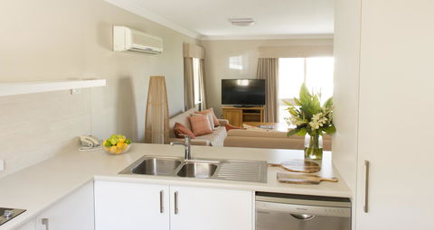 The Marina Hotel - Mindarie - Accommodation Bookings 24