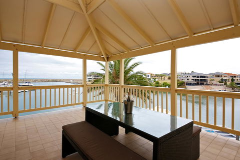 The Marina Hotel - Mindarie - Accommodation Bookings 7