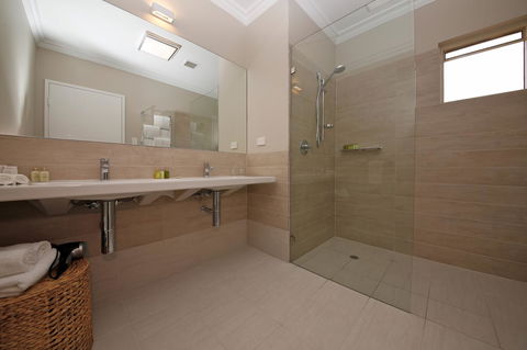 The Marina Hotel - Mindarie - Accommodation Bookings 15