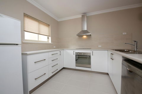 The Marina Hotel - Mindarie - Accommodation Bookings 8