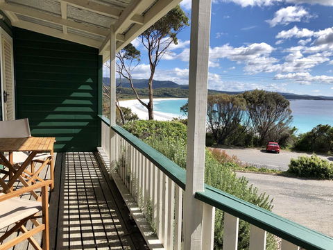 BINALONG BEACH COTTAGE Beachfront At Bay Of Fires Next To Restaurant - Accommodation Bookings 1