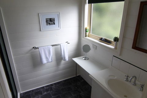BINALONG BEACH COTTAGE Beachfront At Bay Of Fires Next To Restaurant - Accommodation Bookings 7