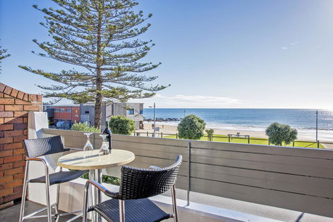 Beachfront Voyager Motor Inn - Accommodation Bookings 0