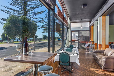 Beachfront Voyager Motor Inn - Accommodation Bookings 4