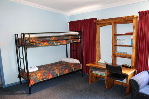 Tullah Lakeside Lodge - Accommodation Bookings 8