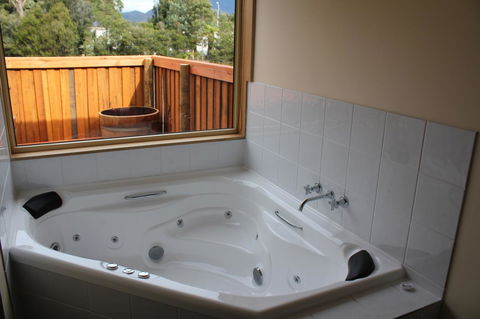 Tullah Lakeside Lodge - Accommodation Bookings 17