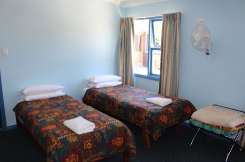 Tullah Lakeside Lodge - Accommodation Bookings 7