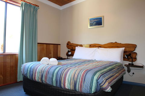 Tullah Lakeside Lodge - Accommodation Bookings 3
