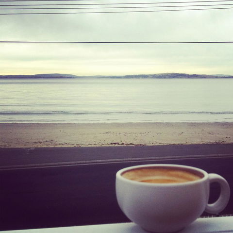 On The Beach Waterfront Apartment - Accommodation Bookings 8