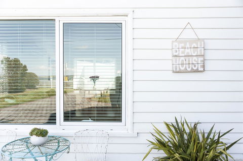 On The Beach Waterfront Apartment - Accommodation Bookings 1