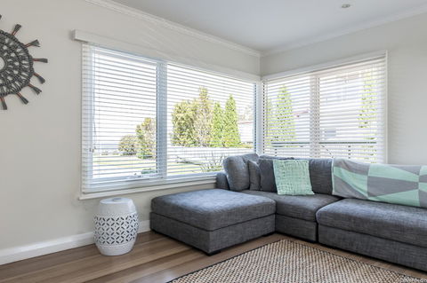 On The Beach Waterfront Apartment - Accommodation Bookings 2