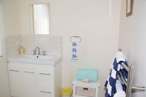 Anchorage Waterfront Retreat - Accommodation Bookings 13