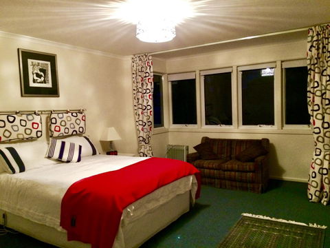 Anchorage Waterfront Retreat - Accommodation Bookings 11