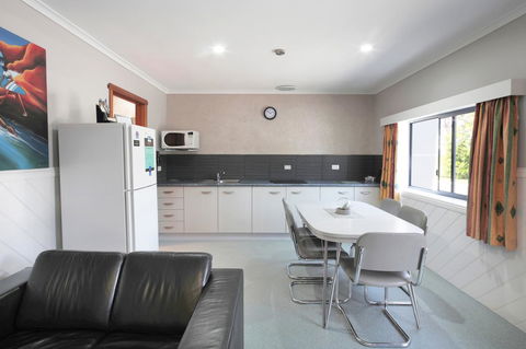 Georges Bay Apartments - Accommodation Bookings 38