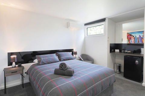 Georges Bay Apartments - Accommodation Bookings 24