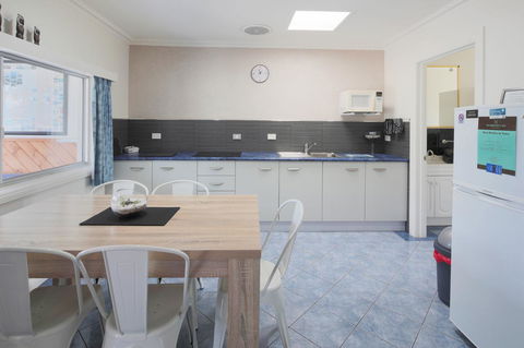 Georges Bay Apartments - Accommodation Bookings 36