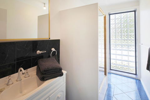 Georges Bay Apartments - Accommodation Bookings 30