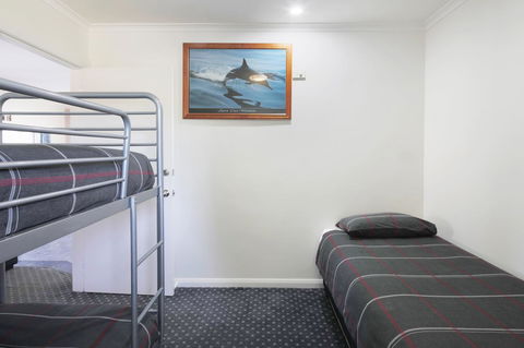 Georges Bay Apartments - Accommodation Bookings 33