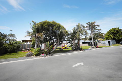 Georges Bay Apartments - Accommodation Bookings 43