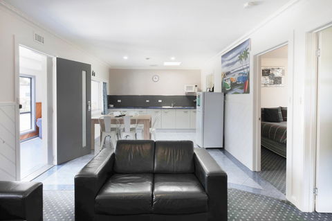 Georges Bay Apartments - Accommodation Bookings 34