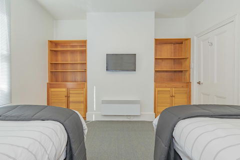 4 Bedroom House - Hobart CBD - Free Parking - Free WIFI - Accommodation Bookings 15