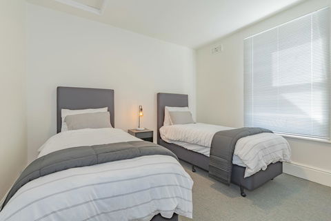 4 Bedroom House - Hobart CBD - Free Parking - Free WIFI - Accommodation Bookings 23