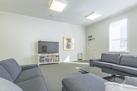 4 Bedroom House - Hobart CBD - Free Parking - Free WIFI - Accommodation Bookings 20